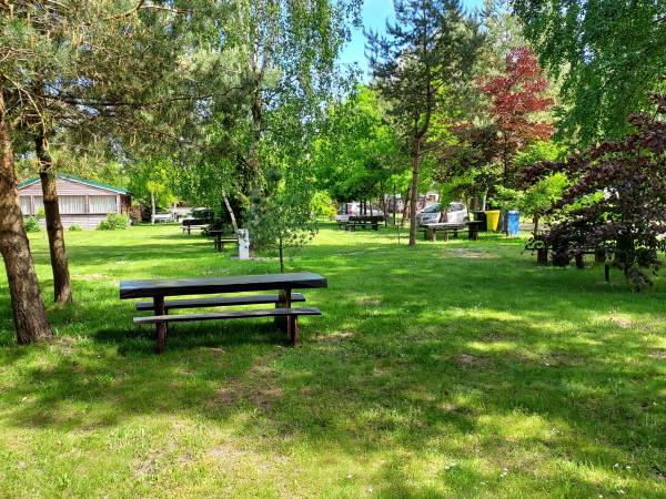 Pole namiotowe gotowe na przyjazd gości