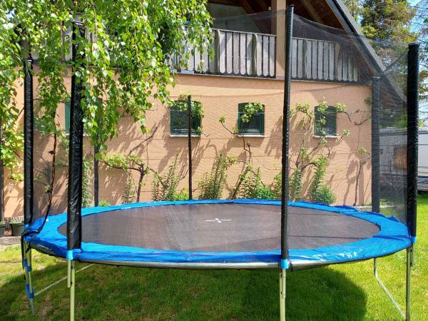 Trampolina dla dzieci