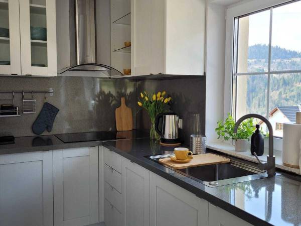 Kochnia w pełni wyposażona w każdym domku.