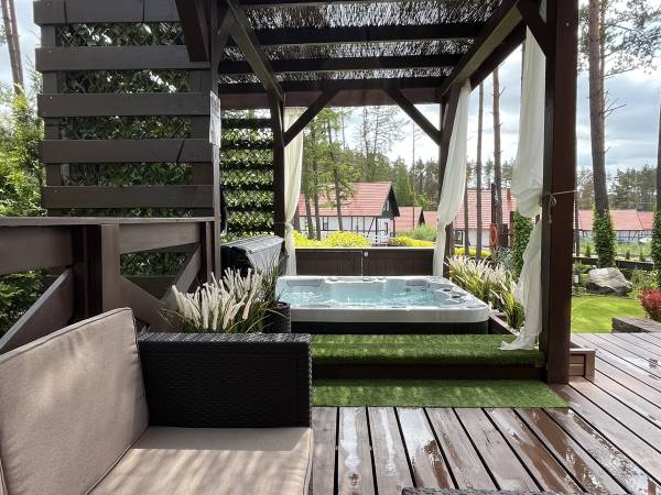 miejsce relaksu przy Jacuzzi