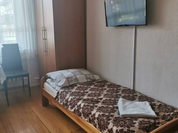 Pokój nr 10 - 4 osobowy z łazienką i balkonem 