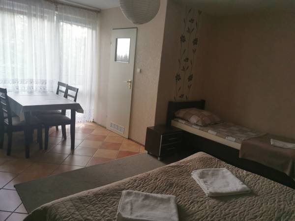 Pokój nr 2 - 3 osobowy z łazienką i balkonem 