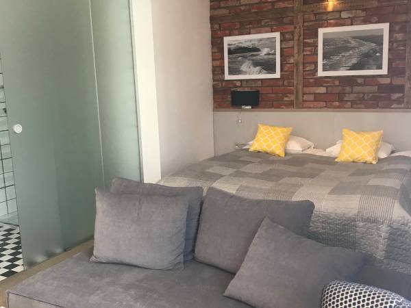 apartament dwuosobowy z aneksem kuchennym i balkonem 