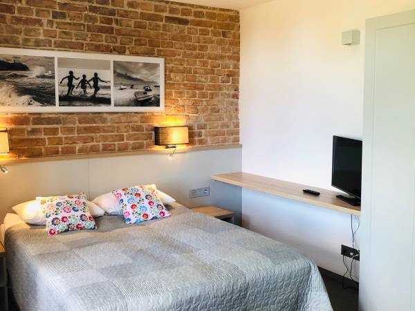 pokój dwuosobowy z lodówką 