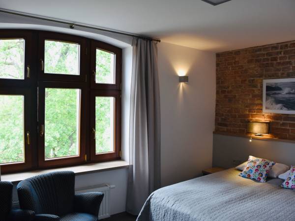 pokój dwuosobowy z lodówką 