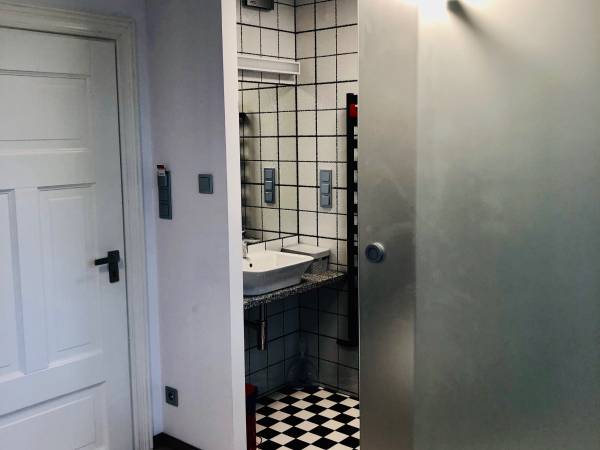 pokój dwuosobowy z lodówką 