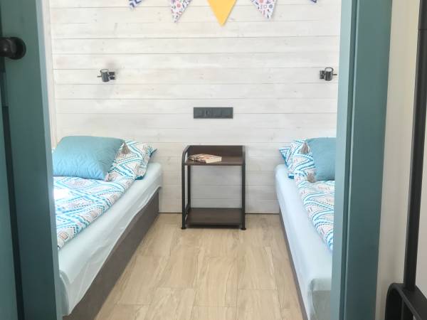 Sypialnia w apartamencie z tarasem 