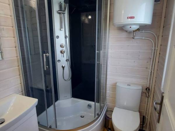 Łazienka w domku 3 osobowym 