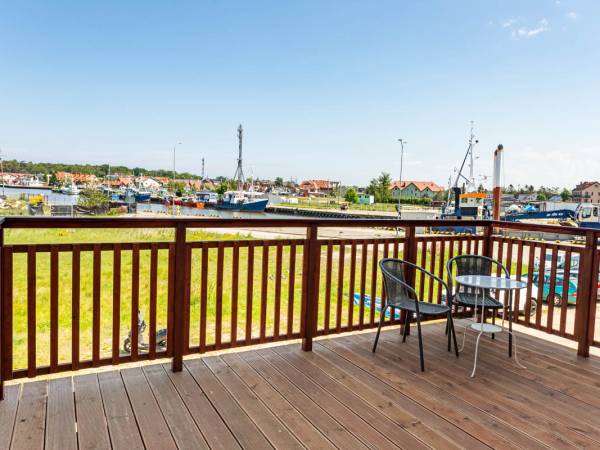 Taras drewniany od strony portu.