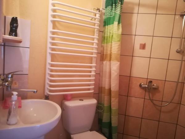 Pokój 3 osobowy II piętro łazienka