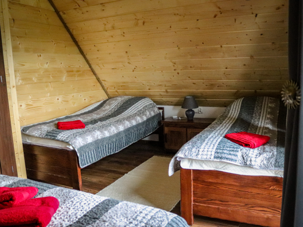 Domek nr 2 - sypialnia na piętrze 4 osobowa