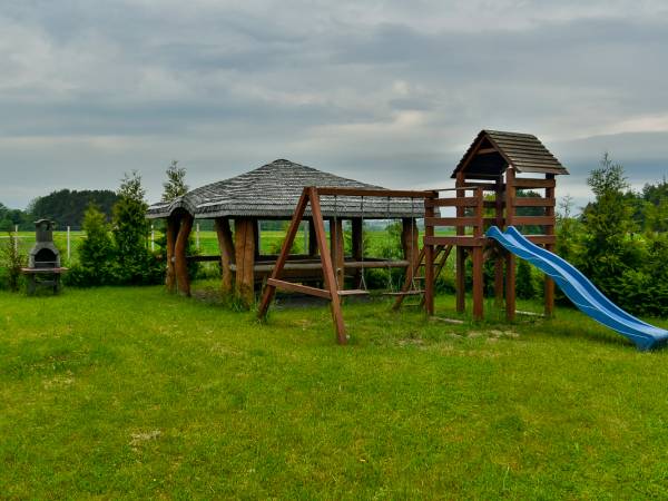 Domy na Pograniczu nad jeziorem