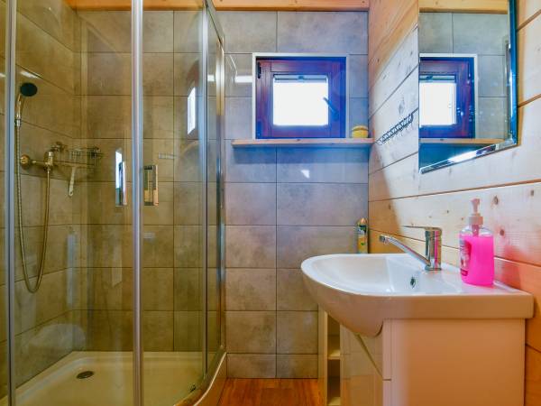 Domek 6 osobowy plus Sauna i Jacuzzi - Łazienka