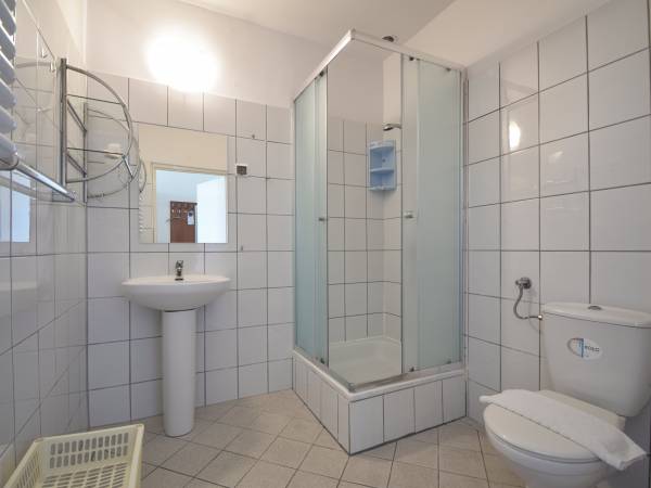 Łazienka pokój czteroosobowy