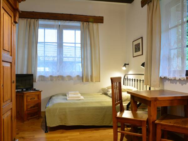 Mały pokój 2-osobowy (parter) z łazienką