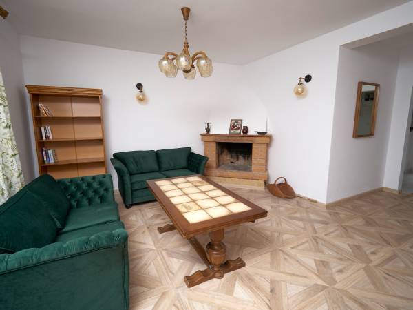 wspólnuy salon z kominkiem