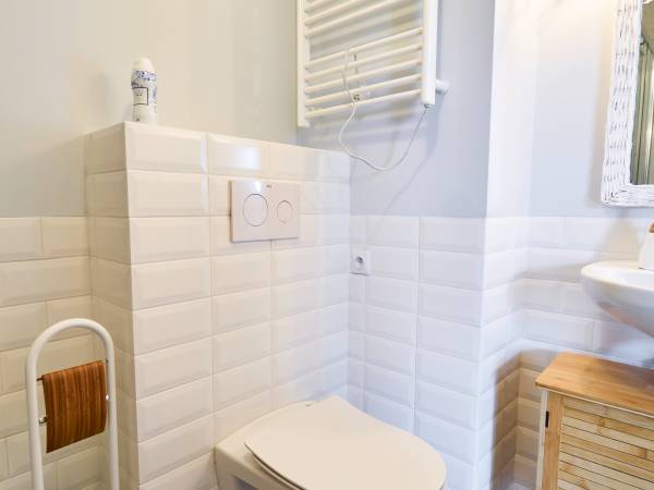 nowoczesne, czyste łazienki