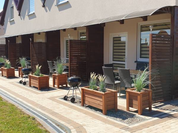 Domki nr 1,2,3,4 z widokiem na plac zabaw