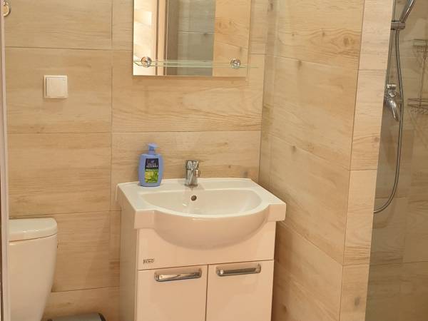 Toaleta z prysznicem