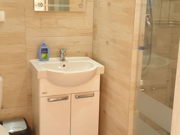 Toaleta z prysznicem