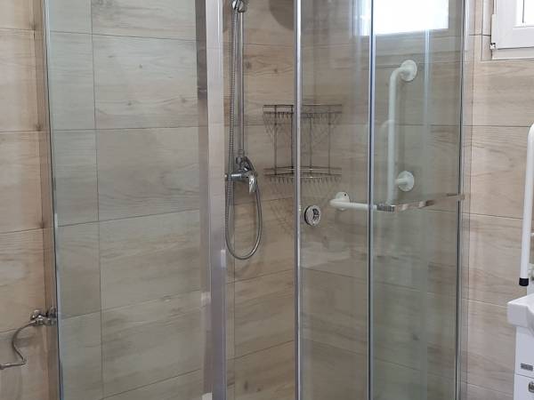 Toaleta z prysznicem domek nr 4