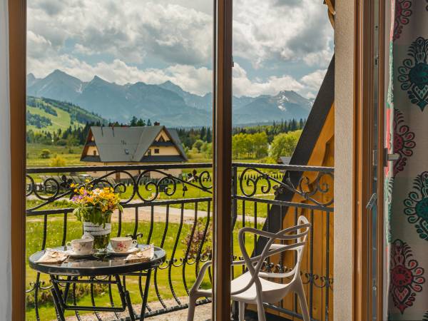 Studio typu superior z balkonem i widokiem na góry