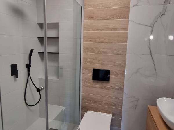 Prawa strona - łazienka