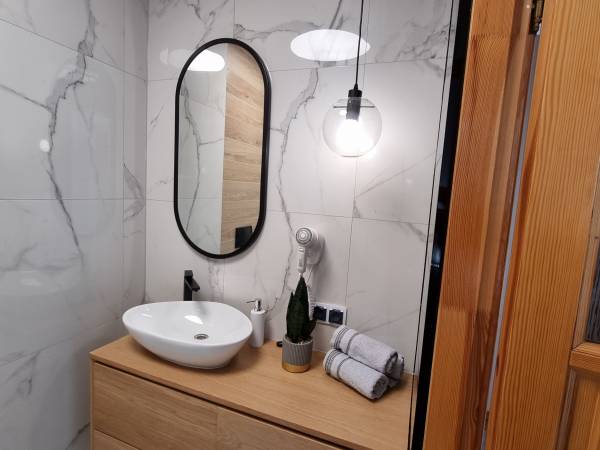 Prawa strona - łazienka