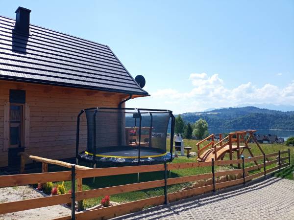 PLAC ZABAW Z TRAMPOLINĄ