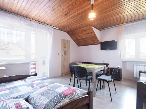 pokój 4 os z balkonem /8/