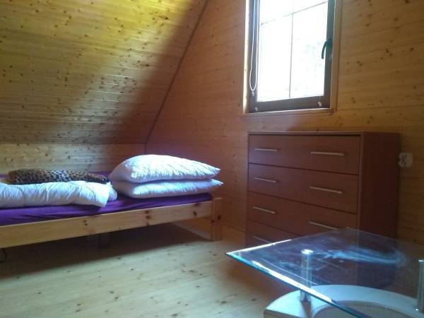 domek ośmioosobowy-sypialnia z łożem małżeńskim 