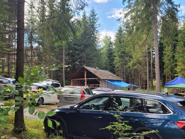 Imprezownia /Wiata /szałas w lesie, ewentualnie z polem campingowym/namiotowym