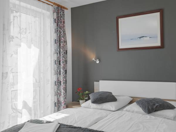 Apartament 55 m dla 4- osób - sypialnie z balkonem