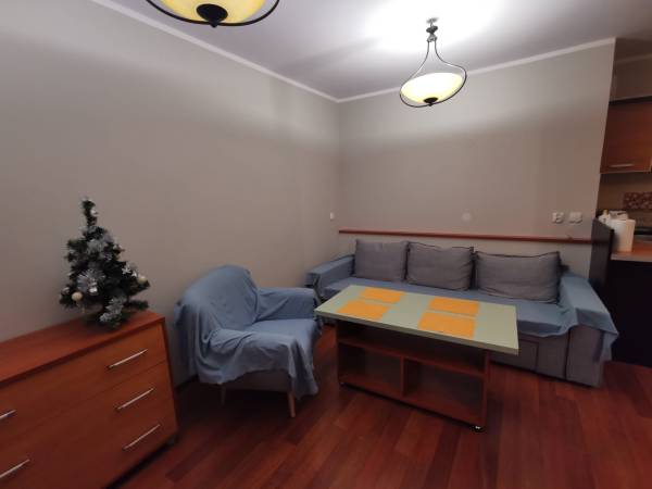 pokój z aneksem kuchennym