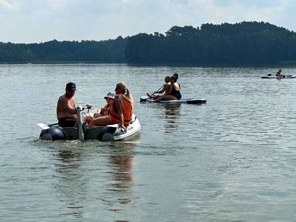 Wpadnij do lasu , domki nad jeziorem 