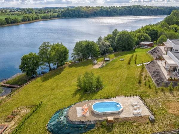 Domki nad Jeziorem BASEN SAUNA JACCUZI prywatny pomost