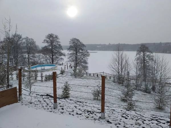Domki nad Jeziorem BASEN SAUNA JACCUZI prywatny pomost
