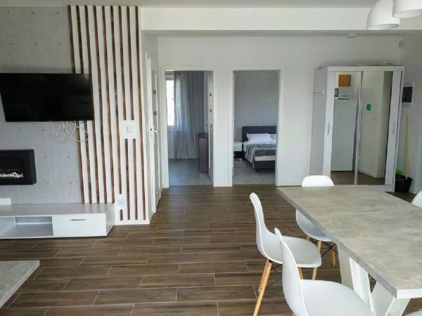 Domki nad Jeziorem BASEN SAUNA JACCUZI prywatny pomost