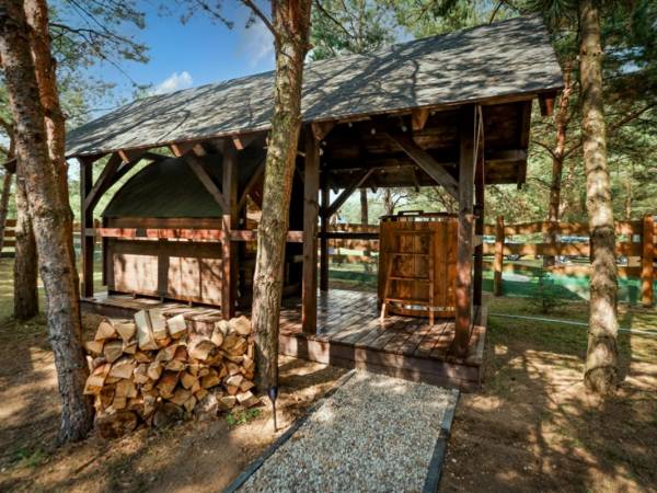 sauna, beczka z zimną wodą