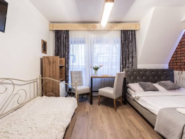 Willa Chwost Pokoje i Apartamenty