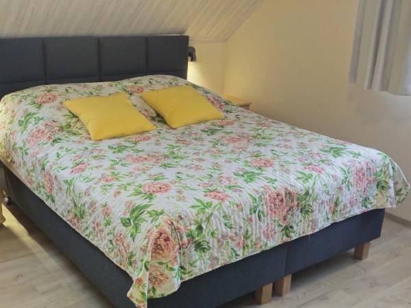 sypialnia w apartamencie 2-pokojowym