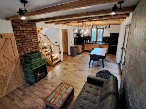 Salon z aneksem kuchennym 