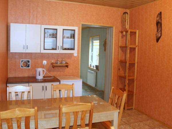 Świetlico - jadalnia z aneksem kuchennym i TV.