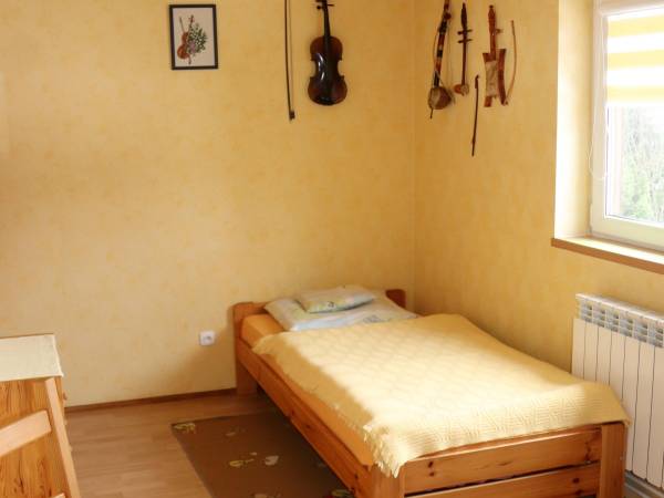 Pokój muzyczny 2 osobowy. Łóżka mogą być osobno lub złączone. 