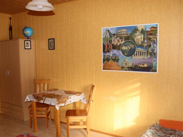 Pokój podróżniczy 2 osobowy z dostawką (rozkładanym fotelem). Pokój z prywatną łazienką.