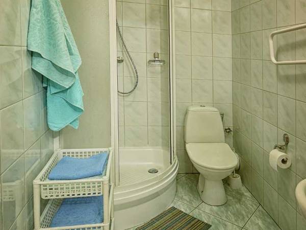 Łazienka w pokoju 2-osobowym na parterze