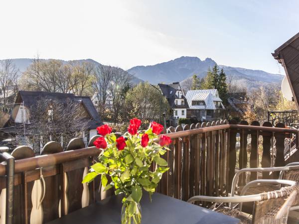 Gabi Cocktail Bar i wynajem pokoi