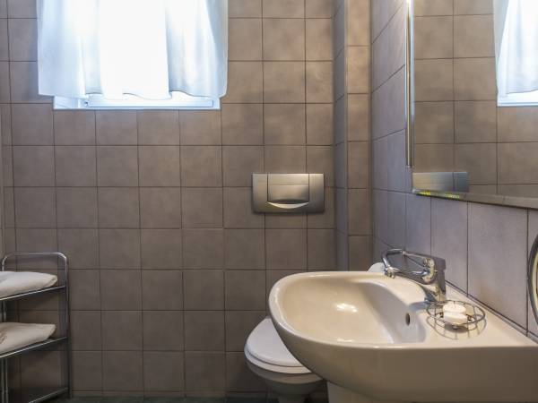 Gabi Cocktail Bar i wynajem pokoi