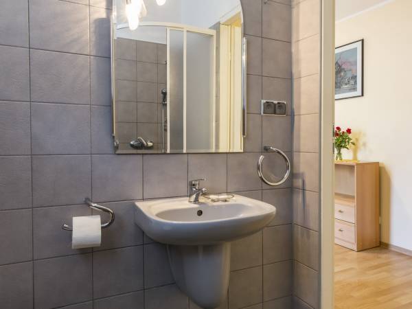 Gabi Cocktail Bar i wynajem pokoi