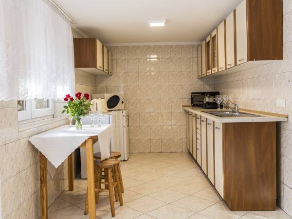 Gabi Cocktail Bar i wynajem pokoi